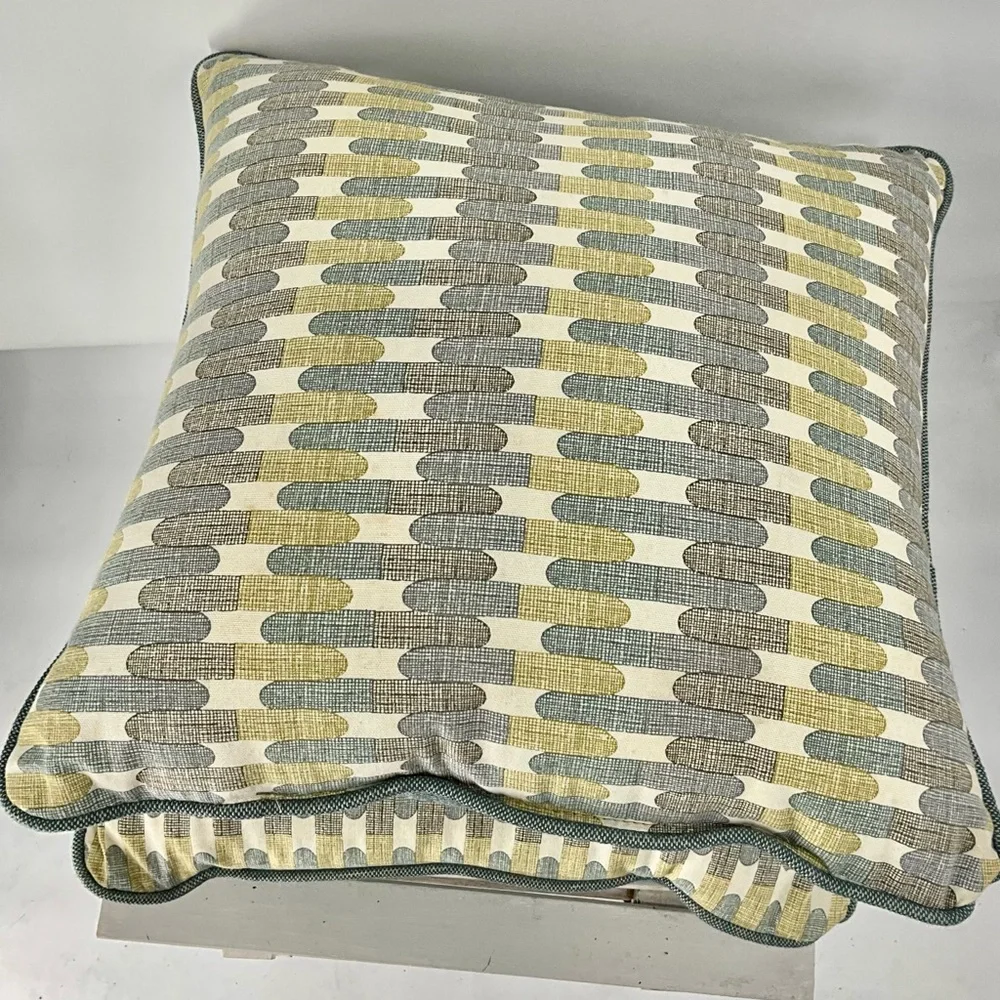 Pair 18 x 18 Overstuffed Large Geometric Patterned Tweed Throw accent Pillows